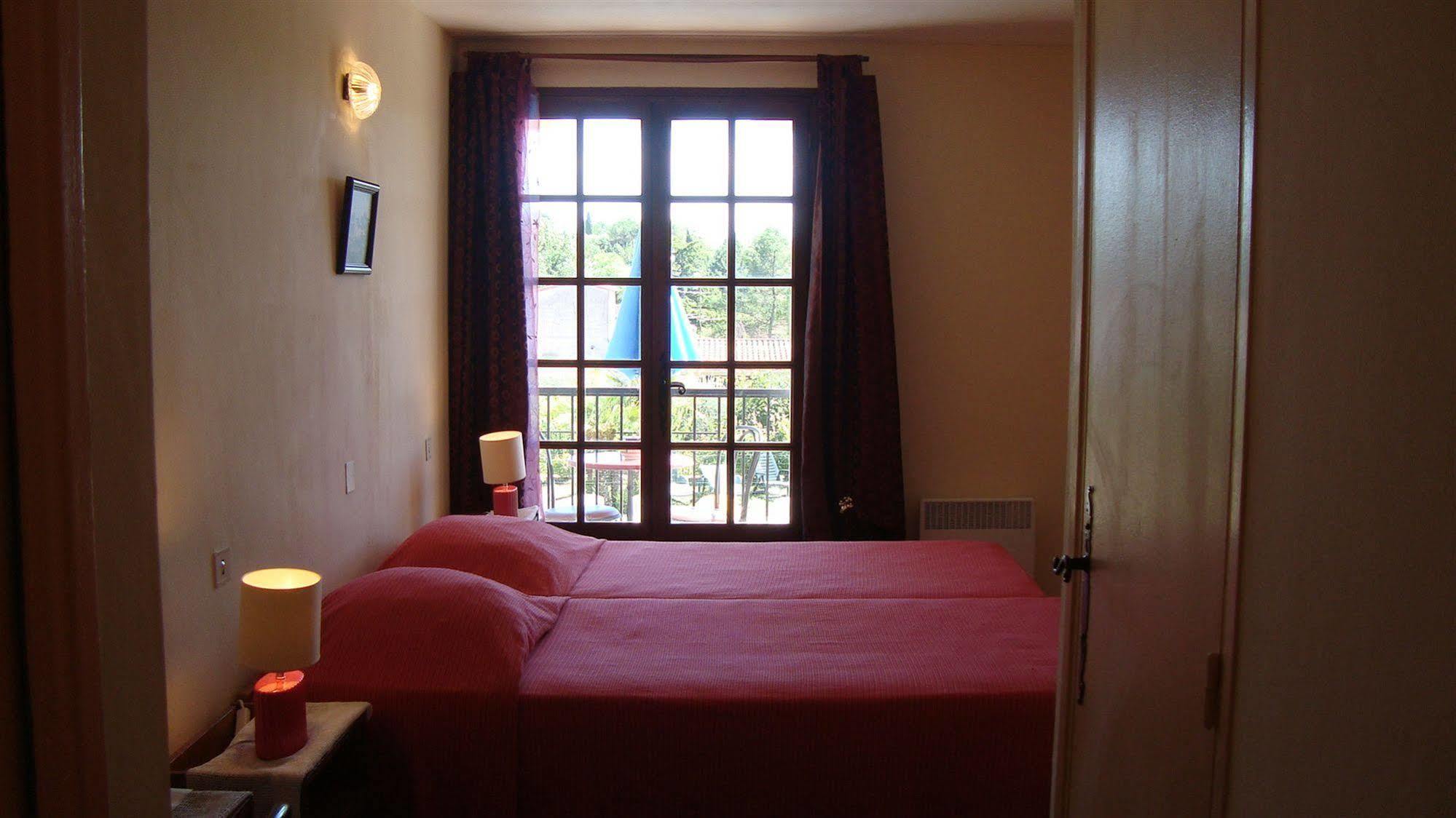 Hotel De La Poste Peymeinade Exteriör bild